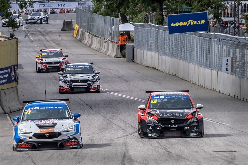 Michael Markussen kørte en bundsolid weekend i København og har virkelig meldt sig ind i spillet igen. Her overhaler han Nicolai Sylvest.
(Foto: TCR Denmark/Niklas Majgaard/Boxengasse)